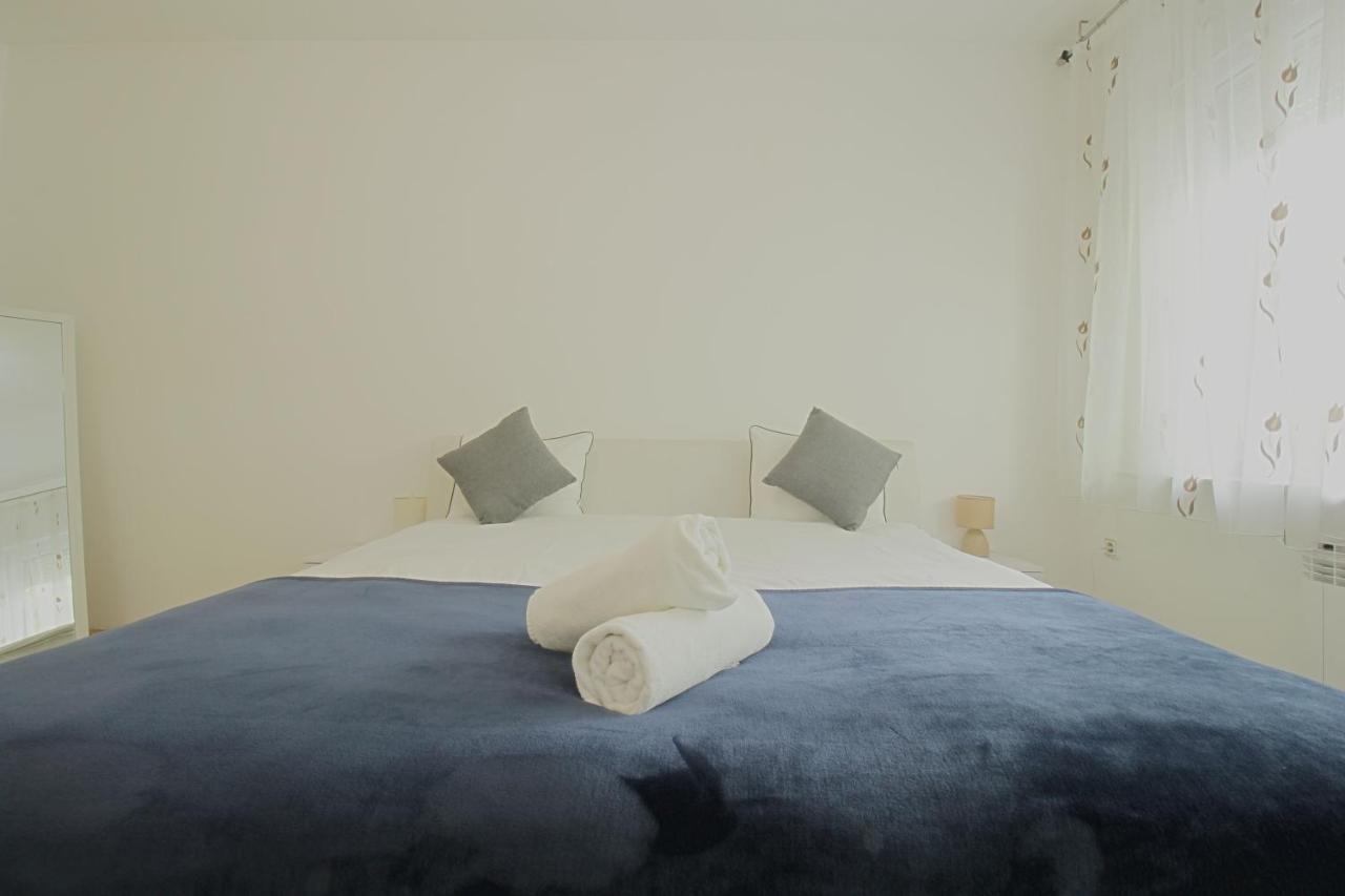 Swan Apartment Загреб Екстериор снимка